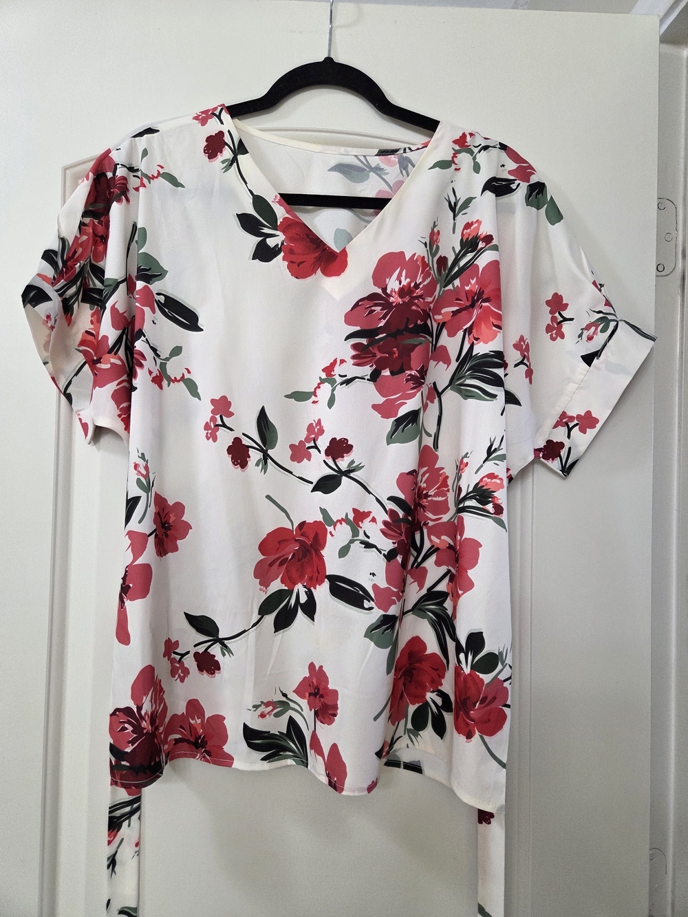 Women’s Floral V-Neck Short Sleeve Top - White with Pink Floral Print